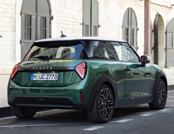 MINI Cooper C Favoured Trim [Worldwide] (F66) '2024–н.в.