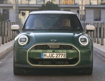 MINI Cooper C Favoured Trim [Worldwide] (F66) '2024–н.в.