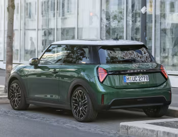 MINI Cooper C Favoured Trim [Worldwide] (F66) '2024–н.в.
