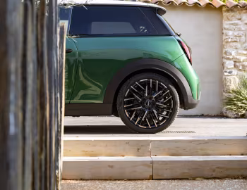 MINI Cooper C Favoured Trim [Worldwide] (F66) '2024–н.в.