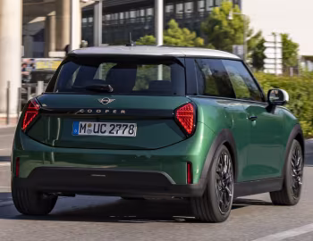 MINI Cooper C Favoured Trim [Worldwide] (F66) '2024–н.в.
