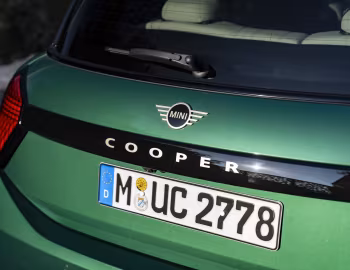 MINI Cooper C Favoured Trim [Worldwide] (F66) '2024–н.в.
