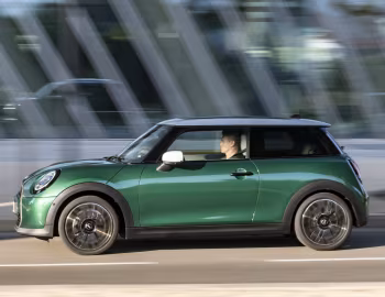 MINI Cooper C Favoured Trim [Worldwide] (F66) '2024–н.в.