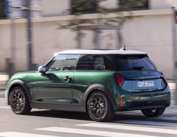 MINI Cooper C Favoured Trim [Worldwide] (F66) '2024–н.в.