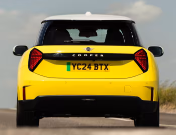 MINI Cooper E [UK-spec] (J01) '2024–н.ч.