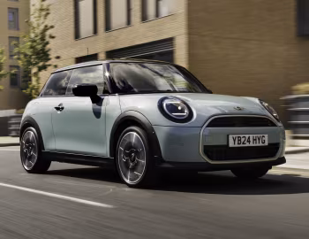 MINI Cooper S [UK-spec] (F66) '2024–pr.