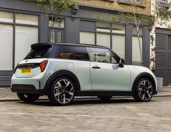 MINI Cooper S [UK-spec] (F66) '2024–pr.