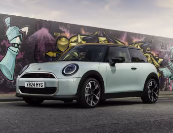 MINI Cooper S [UK-spec] (F66) '2024–pr.
