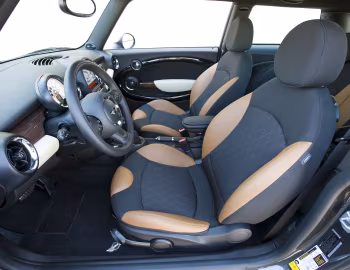 Інтэр'ер 2011–14 Mini Cooper S [North America] (R56) '2010–14