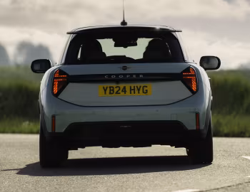 MINI Cooper S [UK-spec] (F66) '2024–pr.