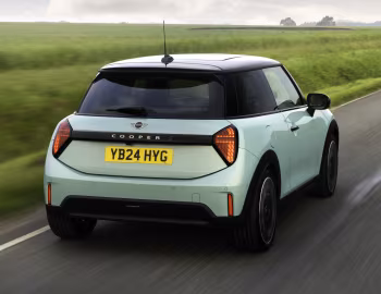 MINI Cooper S [UK-spec] (F66) '2024–pr.