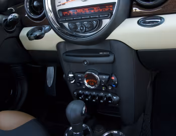 Інтэр'ер 2011–14 Mini Cooper S [North America] (R56) '2010–14