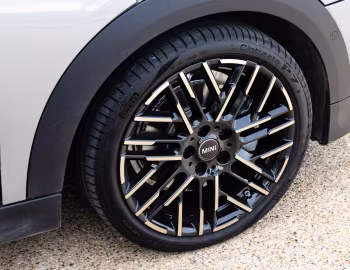 MINI Cooper S [Australia] (F66) '2024–pr.