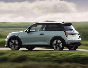 MINI Cooper S [UK-spec] (F66) '2024–pr.