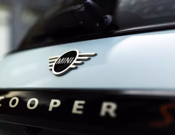 MINI Cooper S [UK-spec] (F66) '2024–pr.