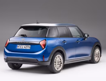 MINI Cooper S 5-door Favoured Trim [Worldwide] (F66) '2024–pr.