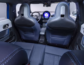 Интерьер MINI Cooper S 5-door Favoured Trim [Worldwide] (F66) '2024–н.в.