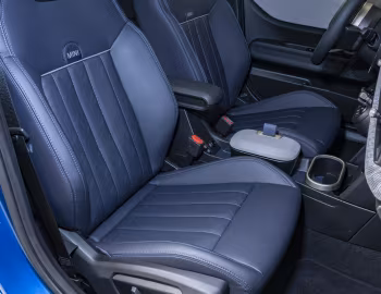 Интерьер MINI Cooper S 5-door Favoured Trim [Worldwide] (F66) '2024–н.в.