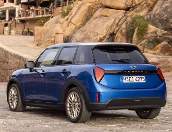 MINI Cooper S 5-door Favoured Trim [Worldwide] (F66) '2024–pr.