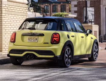 2022–н.в. MINI Cooper S 5-door [North America] (F56) '2021–н.в.