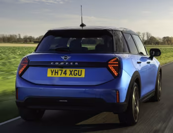 MINI Cooper 5-door [UK-spec] (F66) '2024–pr.