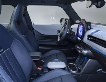 Интерьер MINI Cooper S 5-door Favoured Trim [Worldwide] (F66) '2024–н.в.