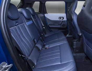 Интерьер MINI Cooper S 5-door Favoured Trim [Worldwide] (F66) '2024–н.в.