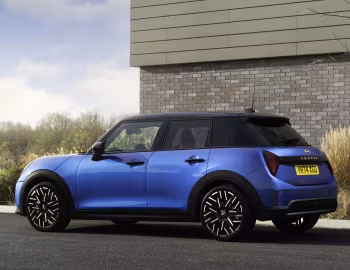 MINI Cooper 5-door [UK-spec] (F66) '2024–pr.