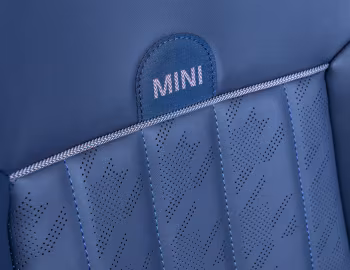 Интерьер MINI Cooper S 5-door Favoured Trim [Worldwide] (F66) '2024–н.в.