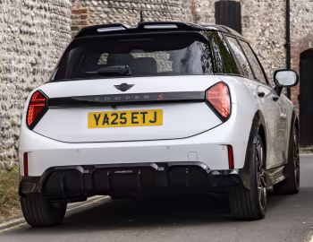 MINI Cooper S 5-door John Cooper Works Package [UK-spec] (F66) '2024–н.в.
