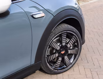 MINI Cooper S 5-door "Multitone Edition" [Worldwide] (F56) '2022–pr.