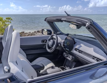Интерьер MINI Cooper S Cabrio Favoured Trim [Worldwide] (F67) '2024–н.в.