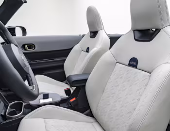 Интерьер MINI Cooper S Cabrio Favoured Trim [Worldwide] (F67) '2024–н.в.