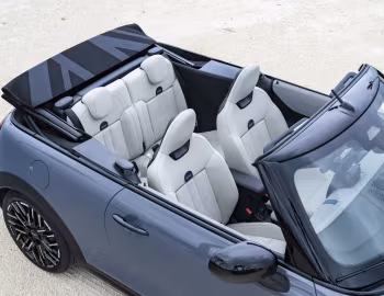 Интерьер MINI Cooper S Cabrio Favoured Trim [Worldwide] (F67) '2024–н.в.