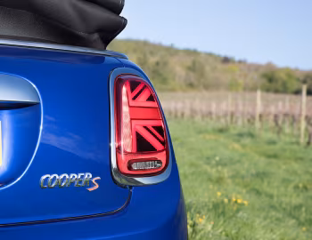 Mini Cooper S Cabrio "25th Anniversary" [UK-spec] (F57) '2018