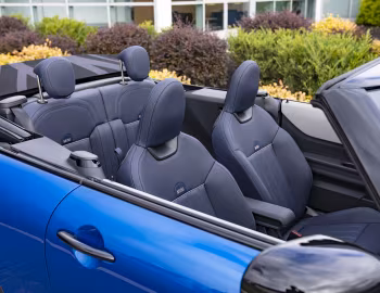 Интерьер 2025–н.в. MINI Cooper S Convertible [North America] (F67) '2024–н.в.