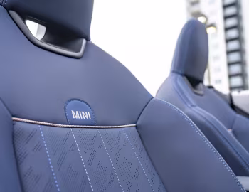 Интерьер 2025–н.в. MINI Cooper S Convertible [North America] (F67) '2024–н.в.