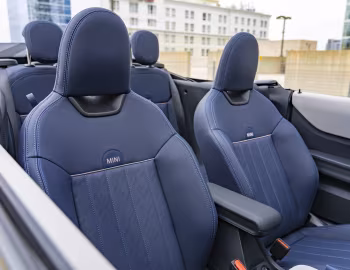 Интерьер 2025–н.в. MINI Cooper S Convertible [North America] (F67) '2024–н.в.
