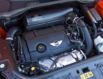 Під капотом 2011–14 MINI Cooper S Countryman [North America] (R60) '2010–14