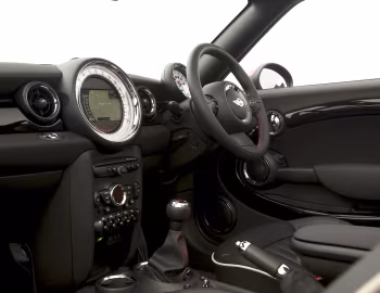 Інтэр'ер MINI Cooper S Roadster with Aerodynamic Kit [UK-spec] (R59) '2012–15