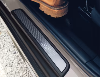Інтер'єр MINI Cooper SD Crossover ALL4 "Highlands Edition" [Japan] (F60) '2023