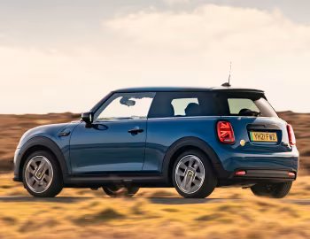 MINI Cooper SE [UK-spec] (F56) '2021–pr.