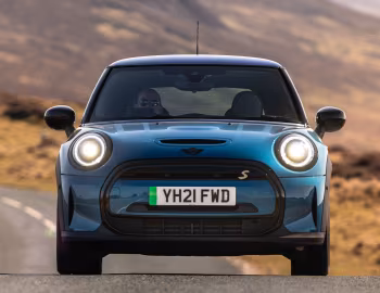 MINI Cooper SE [UK-spec] (F56) '2021–pr.