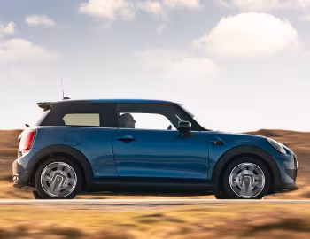 MINI Cooper SE [UK-spec] (F56) '2021–pr.