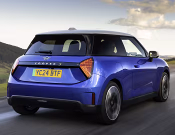 MINI Cooper SE [UK-spec] (J01) '2023–pr.