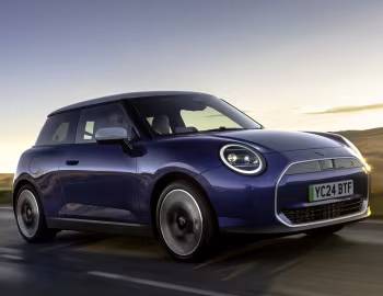 MINI Cooper SE [UK-spec] (J01) '2023–pr.