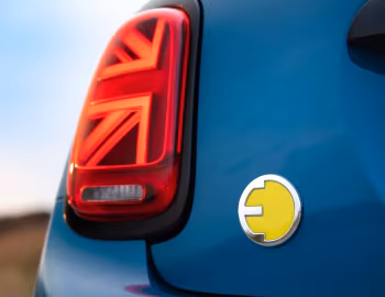 MINI Cooper SE [UK-spec] (F56) '2021–pr.