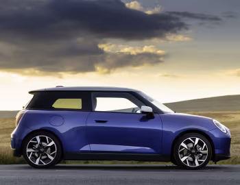 MINI Cooper SE [UK-spec] (J01) '2023–pr.
