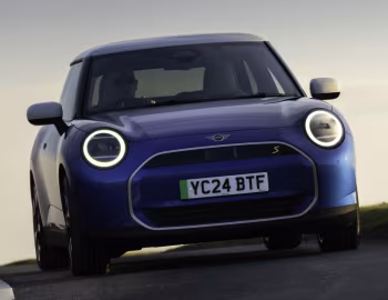 MINI Cooper SE [UK-spec] (J01) '2023–pr.