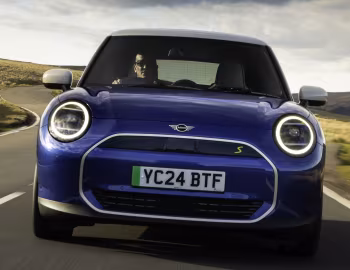 MINI Cooper SE [UK-spec] (J01) '2023–pr.
